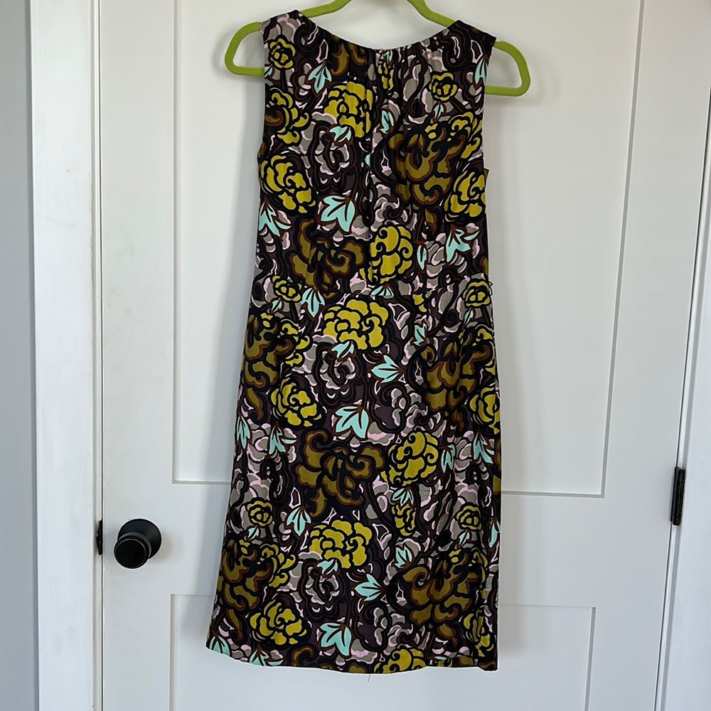 Milly shift dress in multi-color floral with patent leather belt. Size 8.